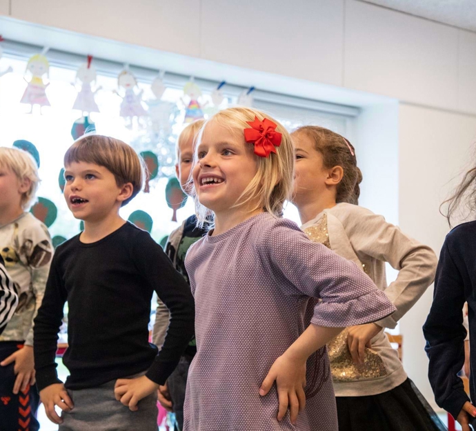 Børn danser 